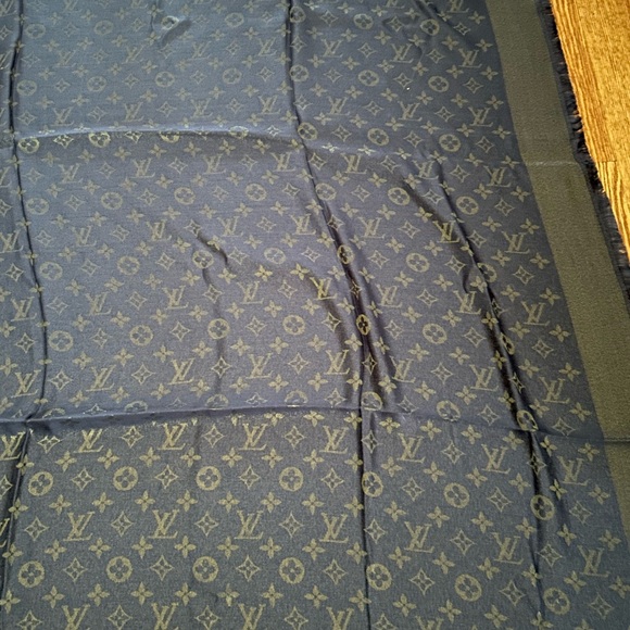 Scarf - Picture 3 of 6